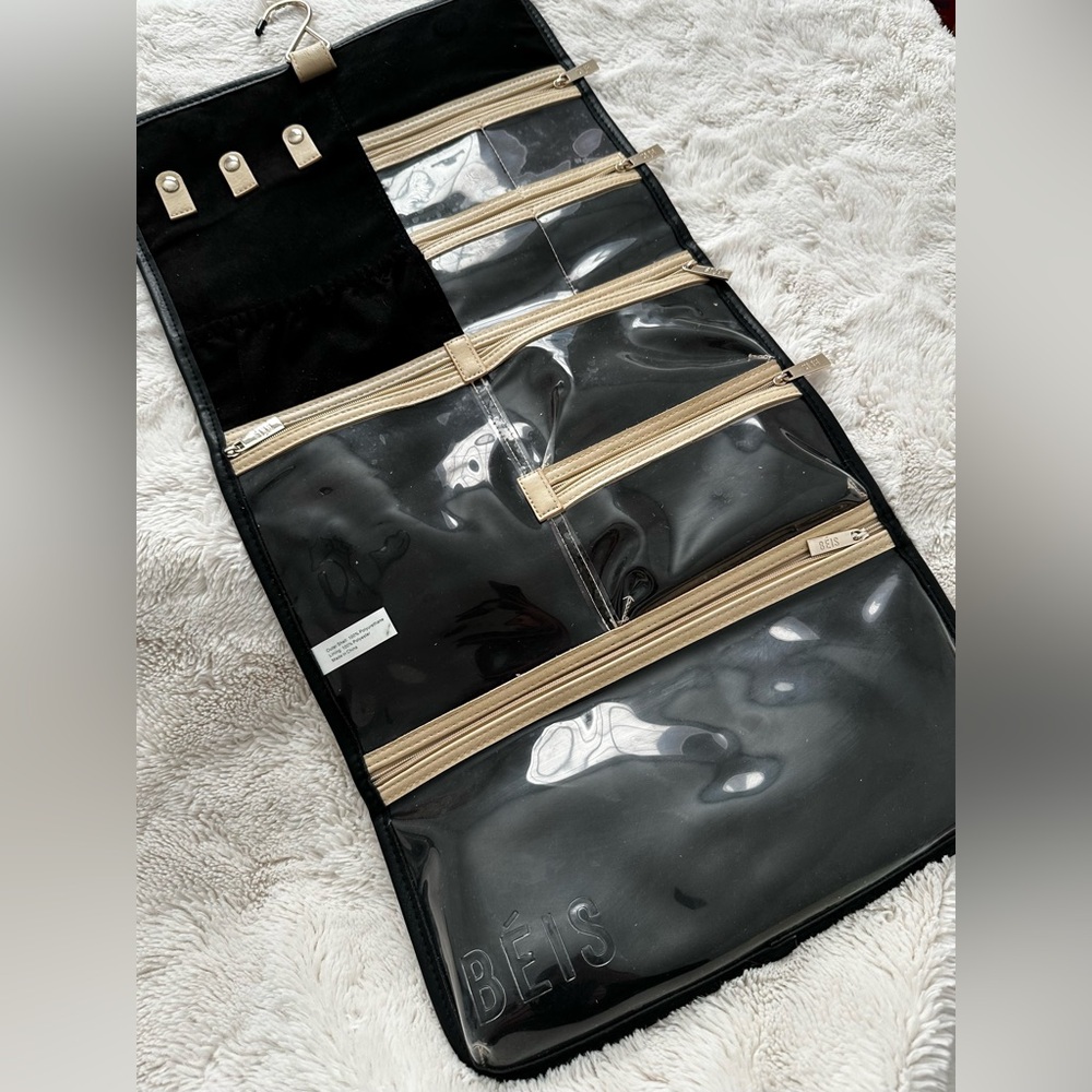 The Hanging Jewelry Case in Black